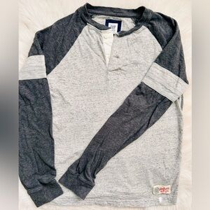 GAP KIDS Grey Two Button Long Sleeve Henley Shirt Boys Size XL